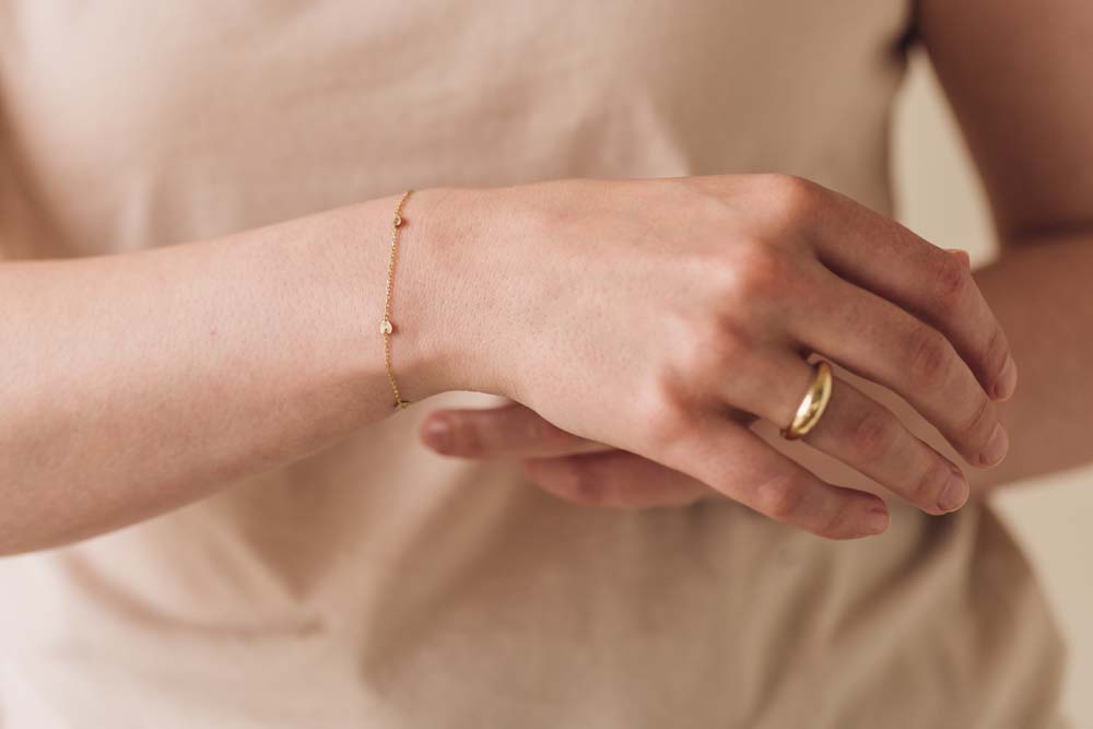 Station Heart Bracelet in 10kt Yellow Gold