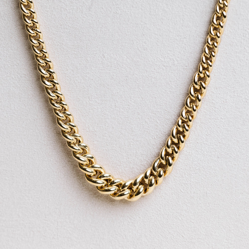 18" Hollow 4–7.5mm Graduated Curb Chain in 10KT Yellow Gold