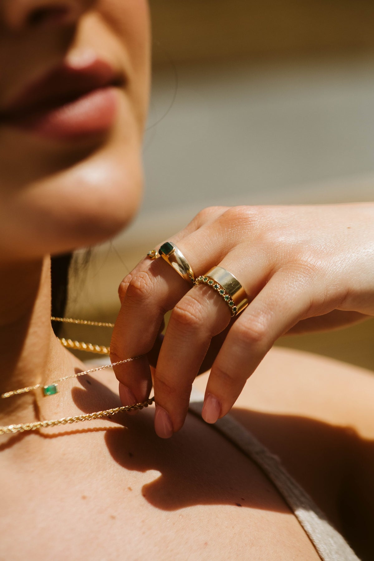 Ring With Emerald In 10kt Yellow Gold