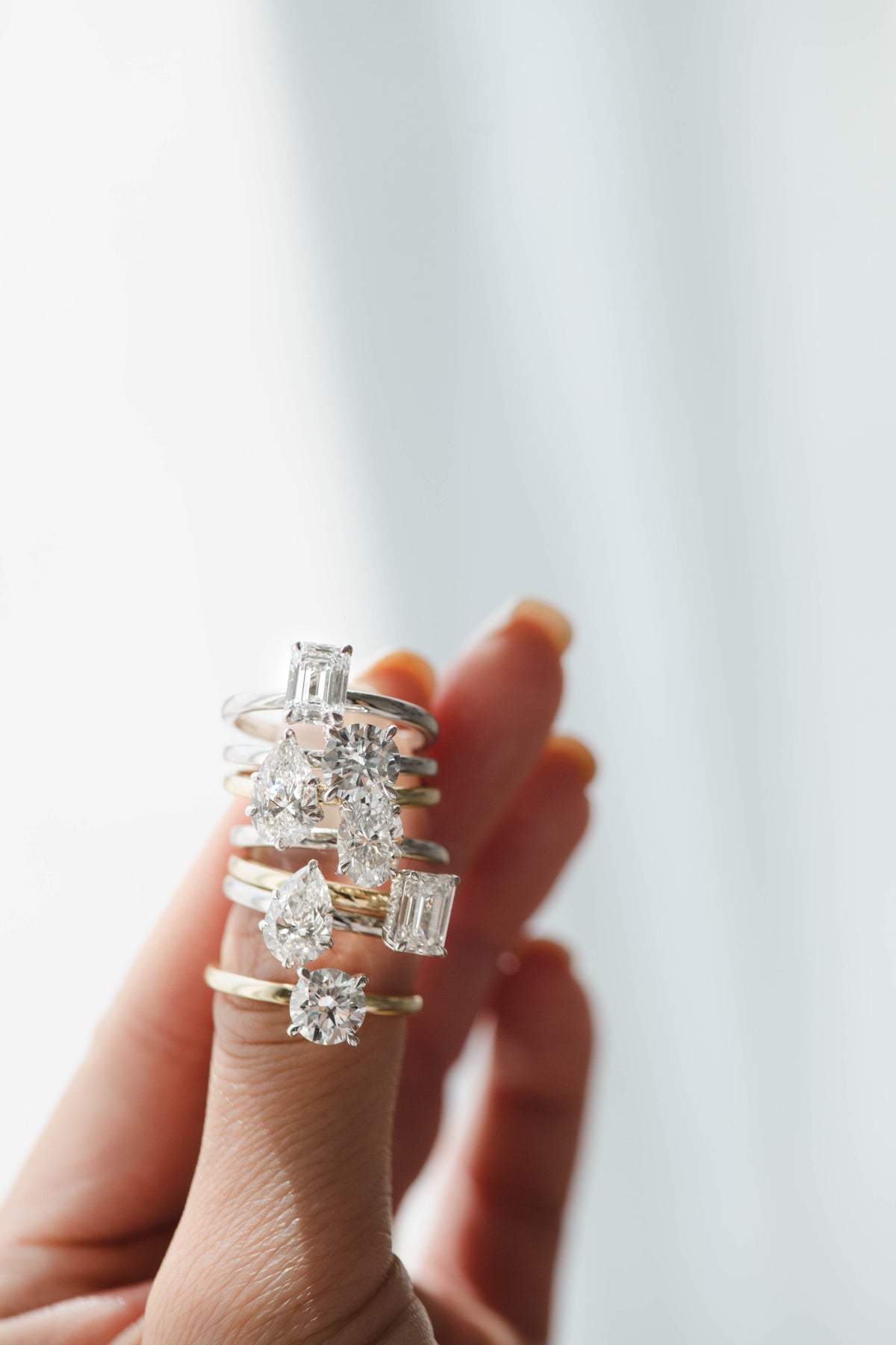 Round Engagement Ring RIN-LER-0048