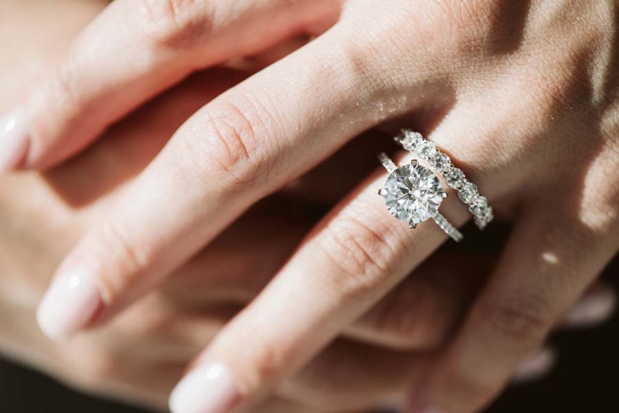 Round Engagement Ring RIN-LER-0122