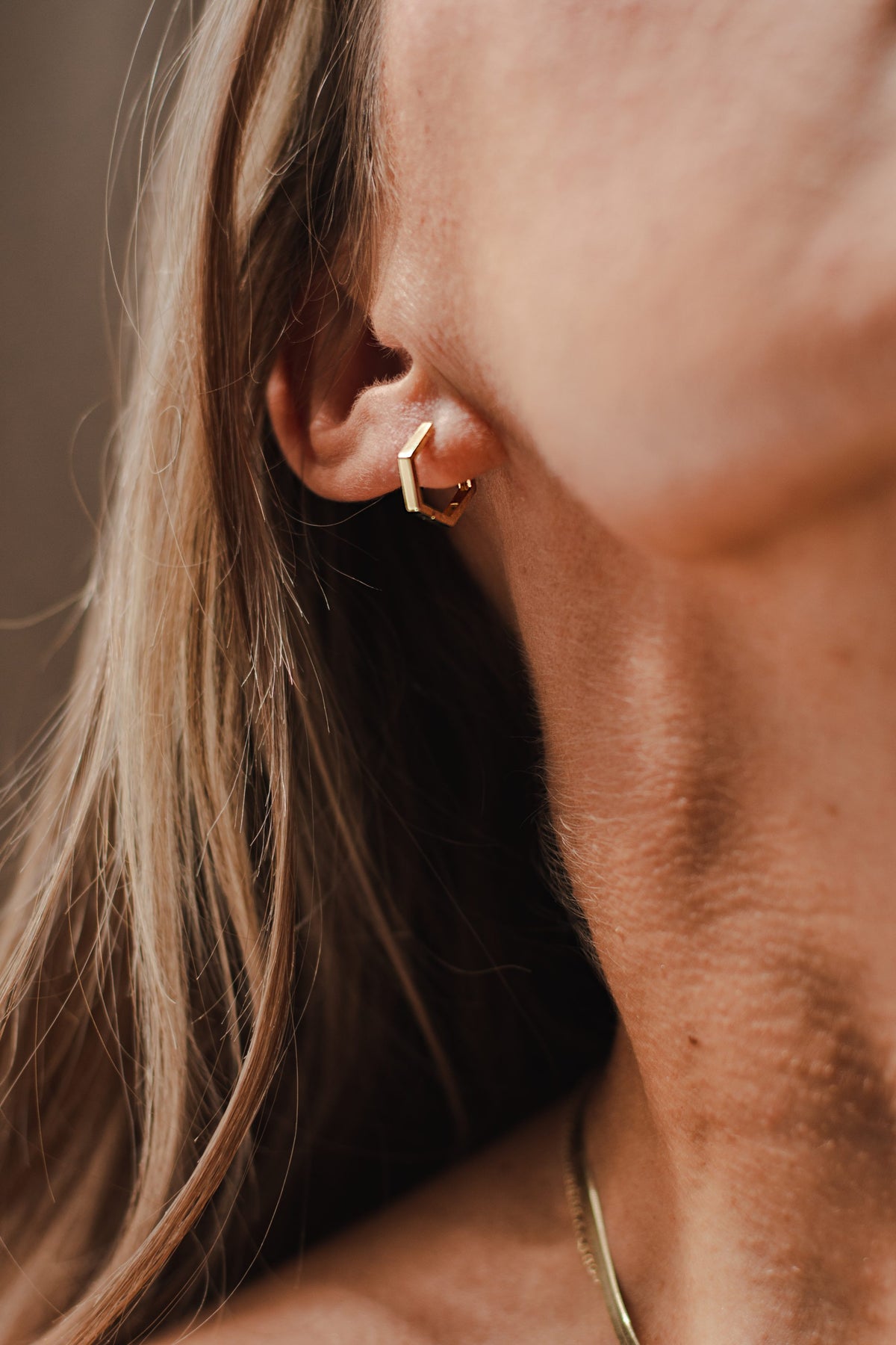 14MM Hexagon Huggies Hoop Earrings in 10kt Yellow Gold