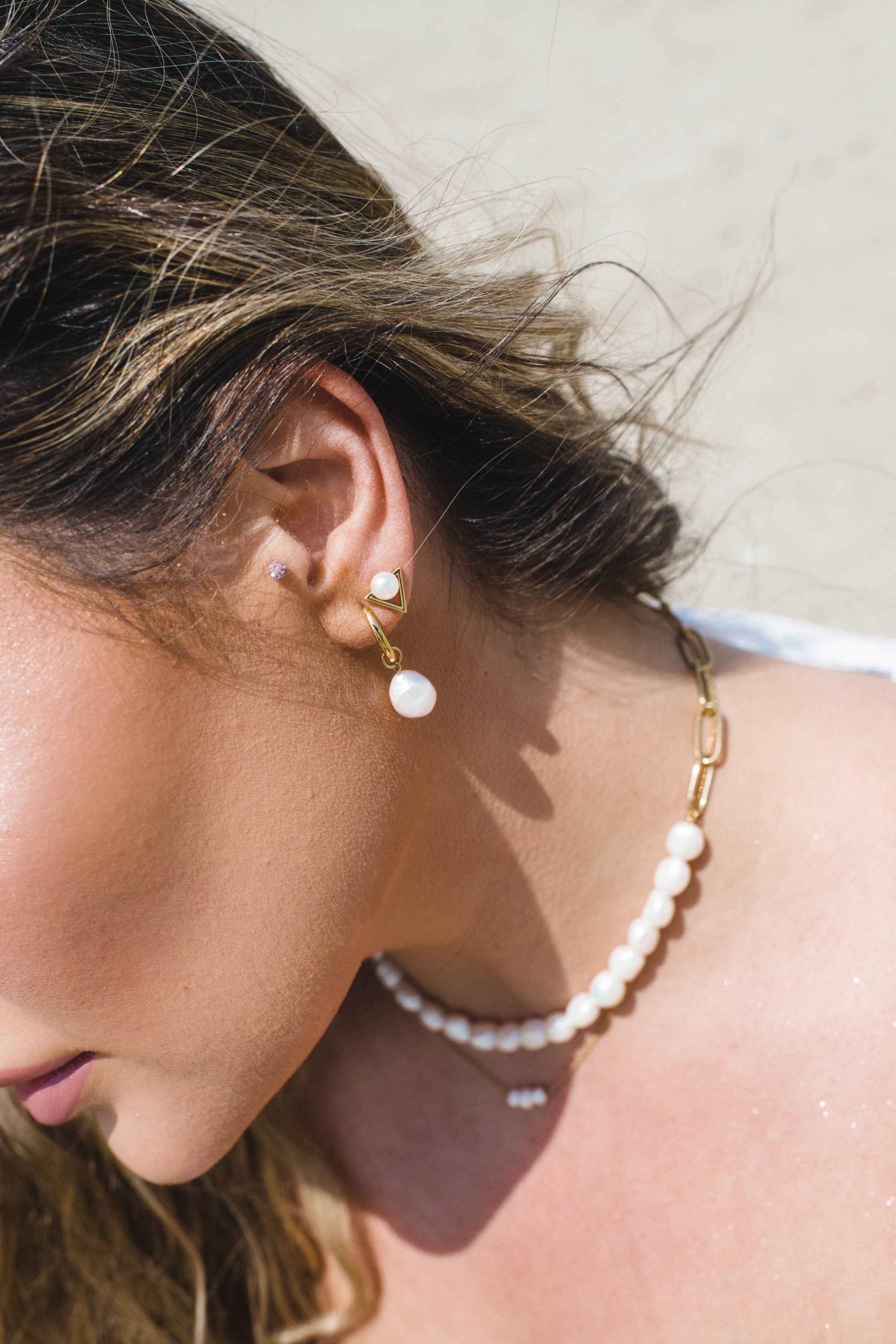 16.5"-17.5" Necklace with White Freshwater Pearl in Gold Plated Sterling Silver