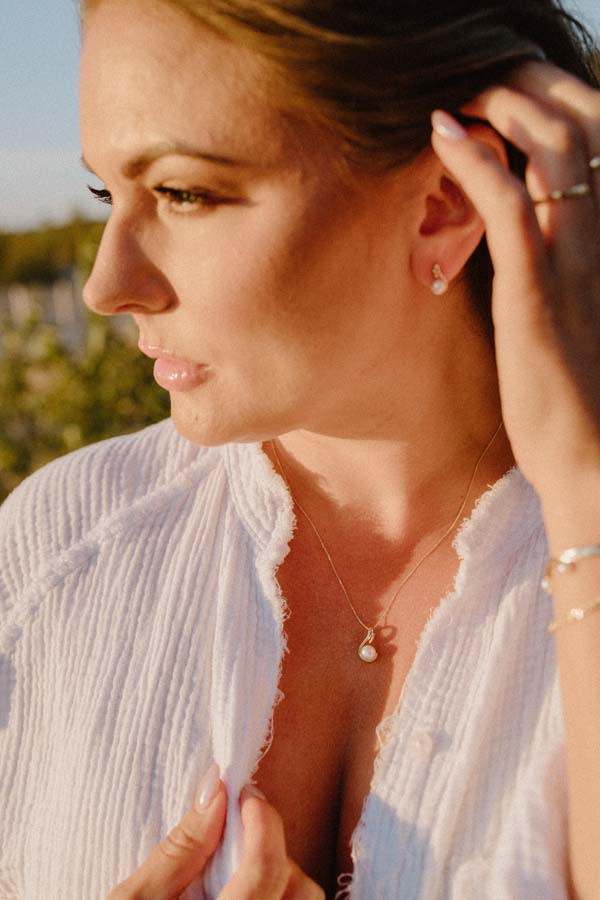Pendant with 7MM Pearl in 10kt Yellow Gold with Chain
