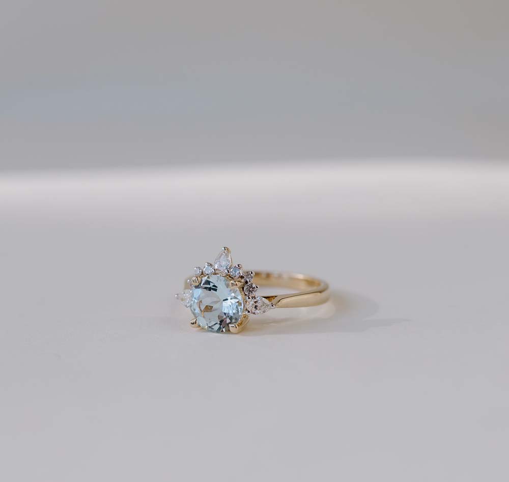 Aquamarine and Diamonds ring in 14kt Yellow Gold