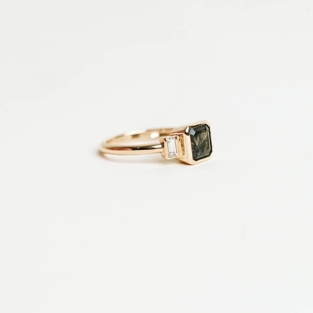 Moss Agate & White Topaz Ring in 14KT Yellow Gold