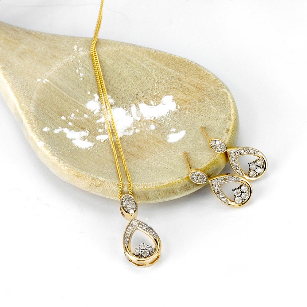 10KT Yellow Gold Round Brilliant Pendant with Chain