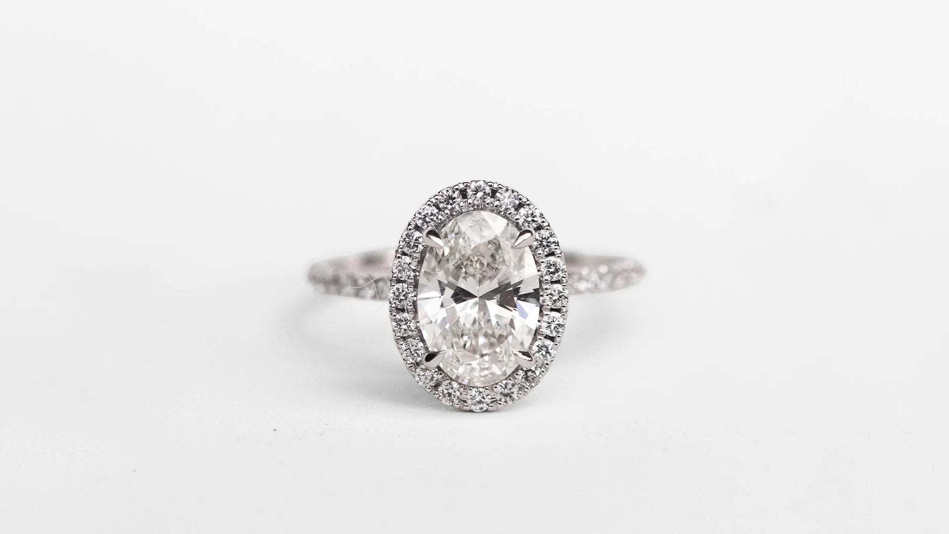 Colourless Diamond Engagement Rings