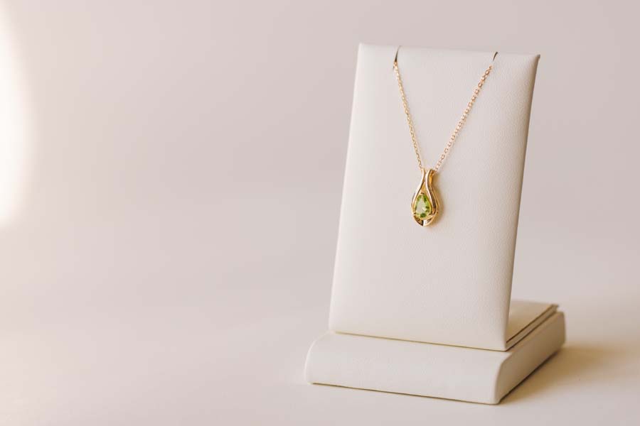 Pendant with 7x5MM Pear Shape Peridot in 10kt Yellow Gold with Chain