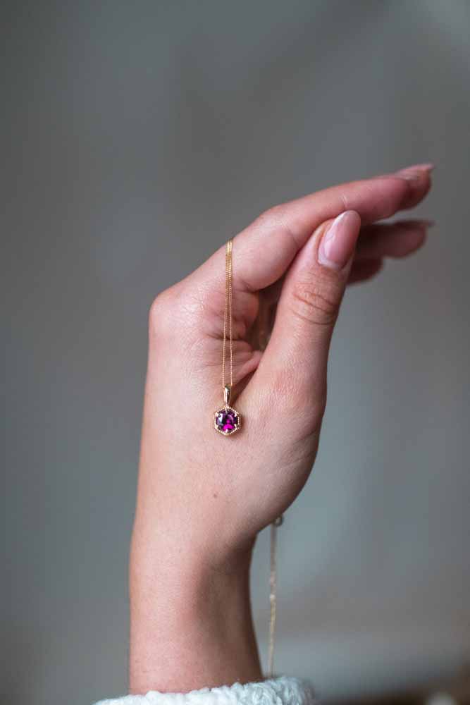 Pendant with 5.5MM Rhodolite Garnet in 10kt Yellow Gold