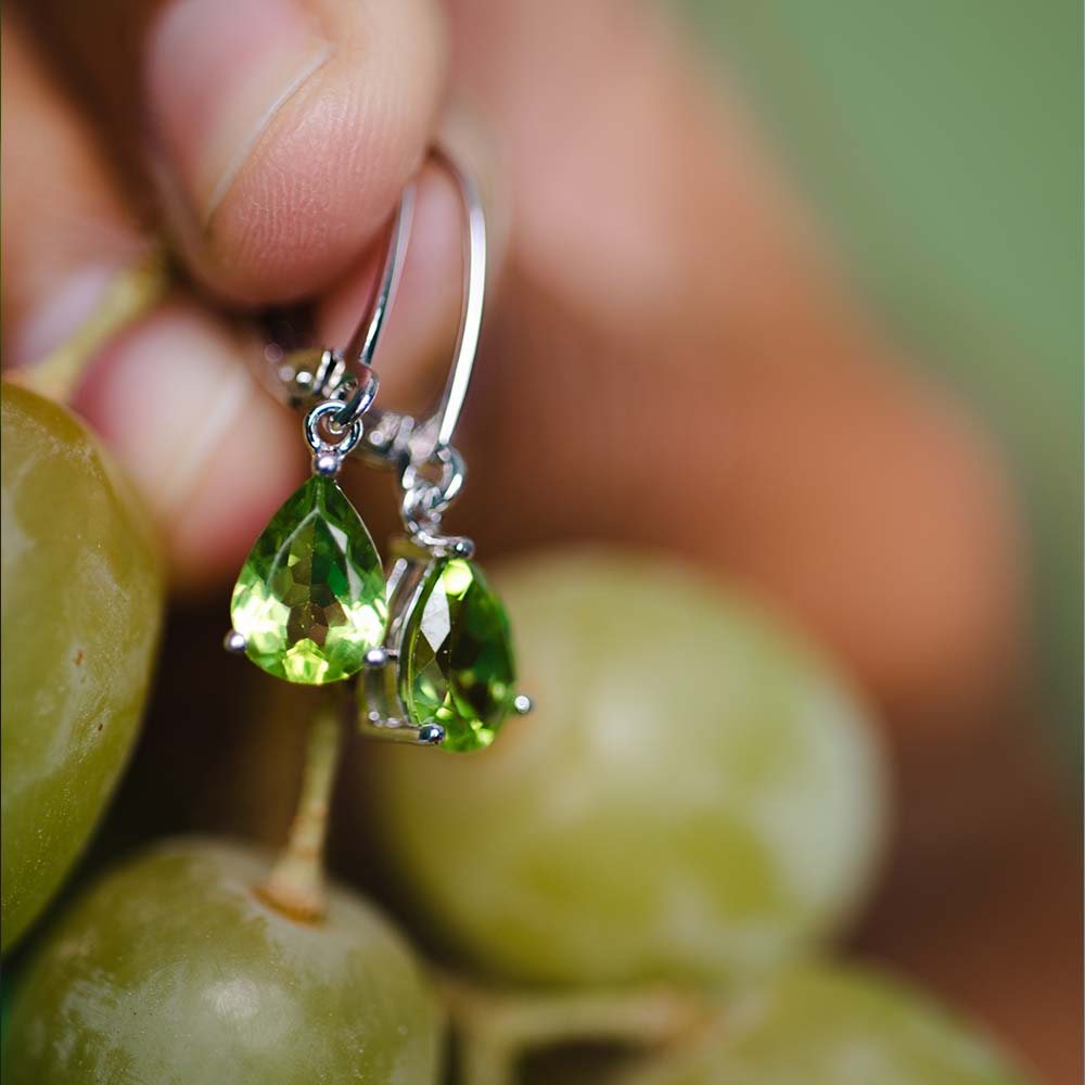 Ivy Earrings with Peridot in 10kt White Gold