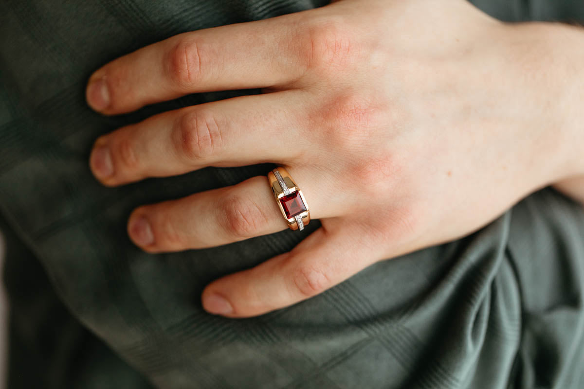 Mens Gold Garnet Ring
