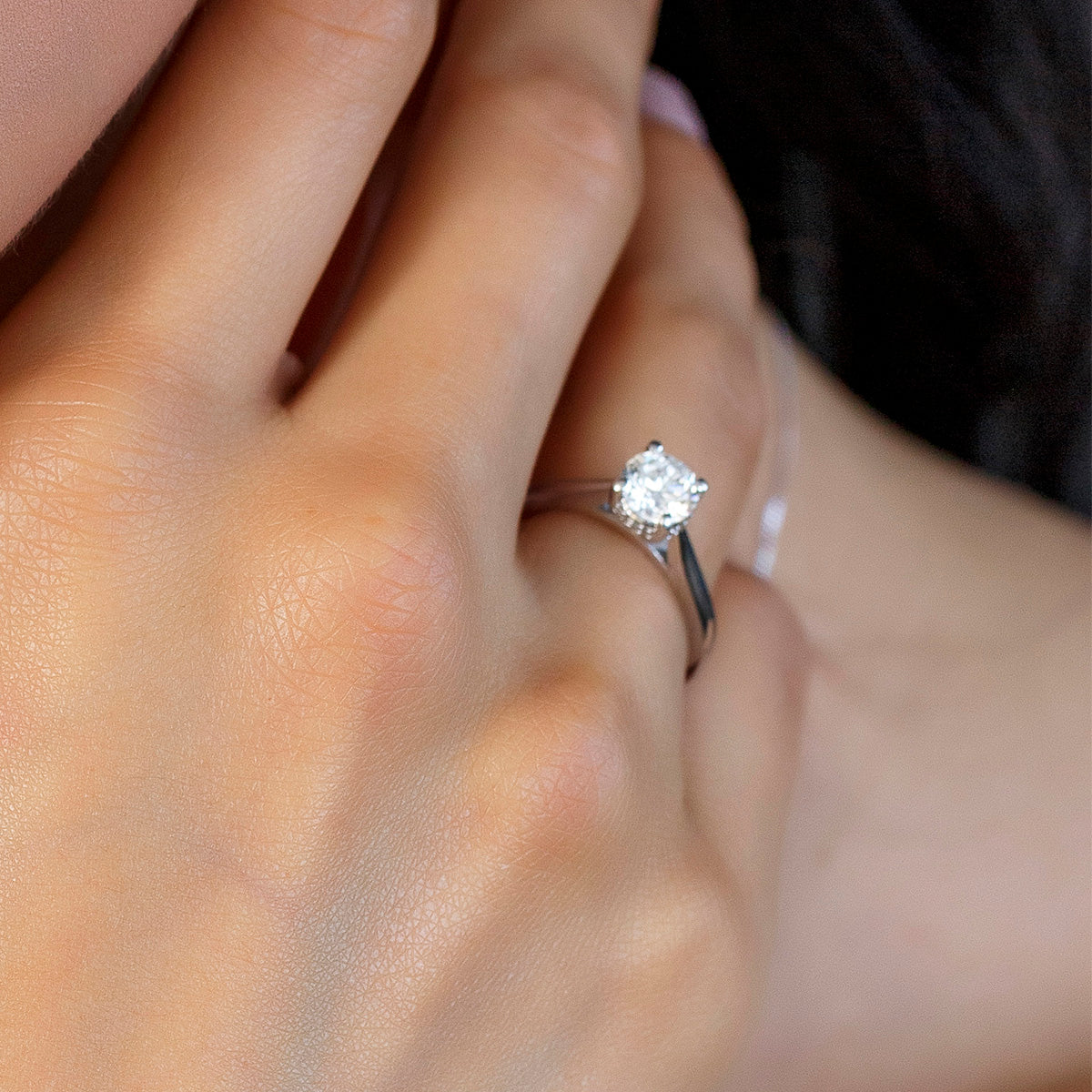 Colourless Collection Solitaire Engagement Ring made of 18kt White Gold, adorned with a total of 1.05 Carats of sparkling Diamonds