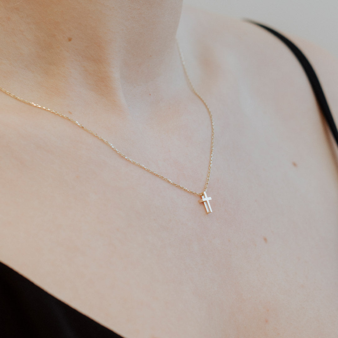 16"-18" Mini Cross Necklace in 10kt White Gold