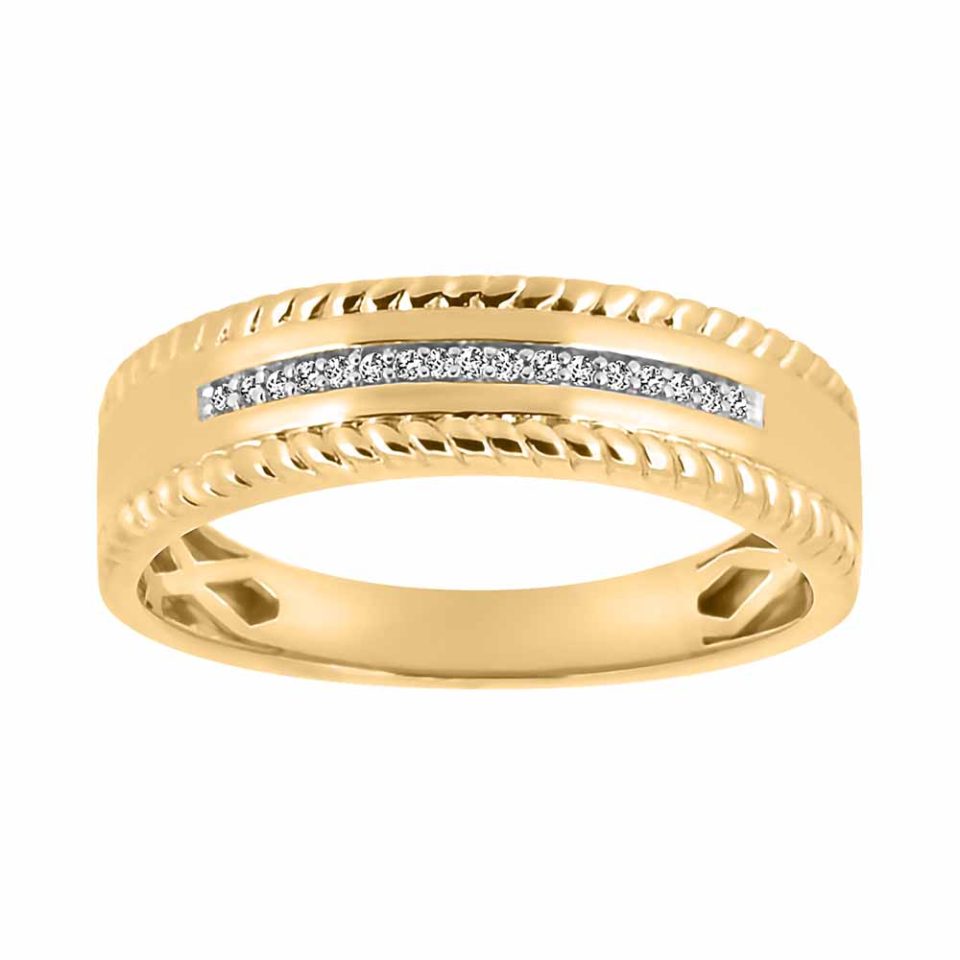 Wedding Band in yellow gold