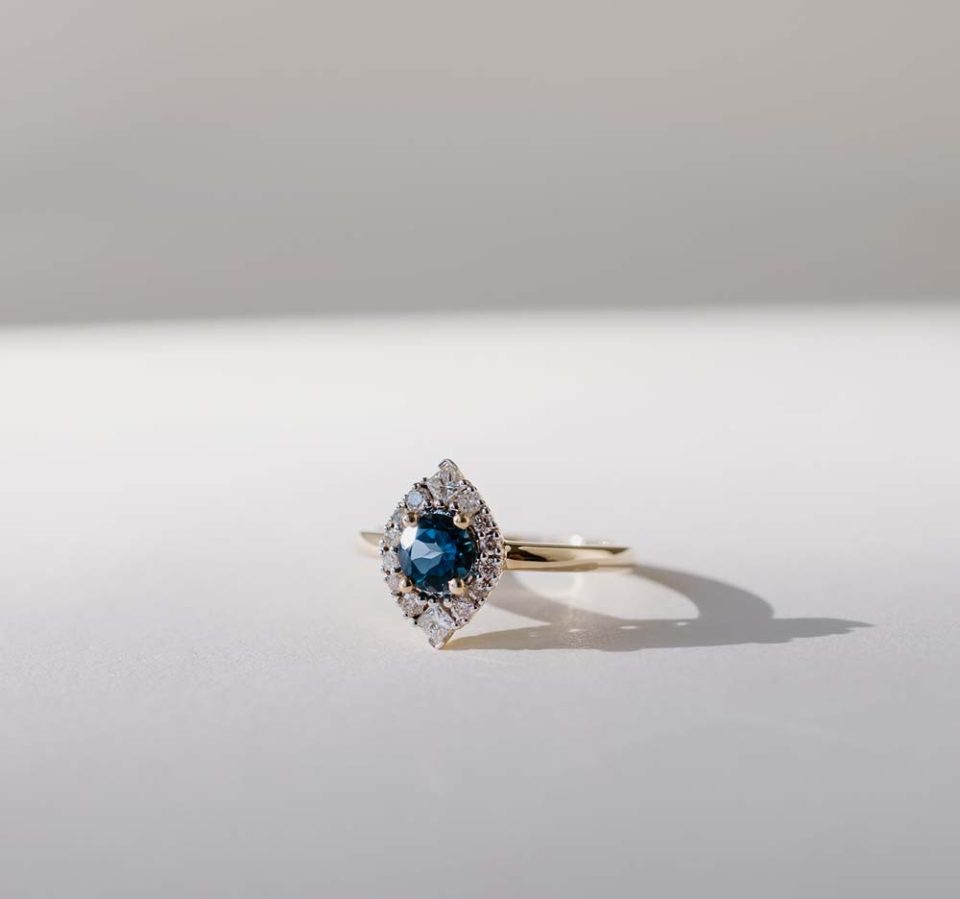 Round London Blue Topaz and Diamonds ring in 14kt Yellow Gold